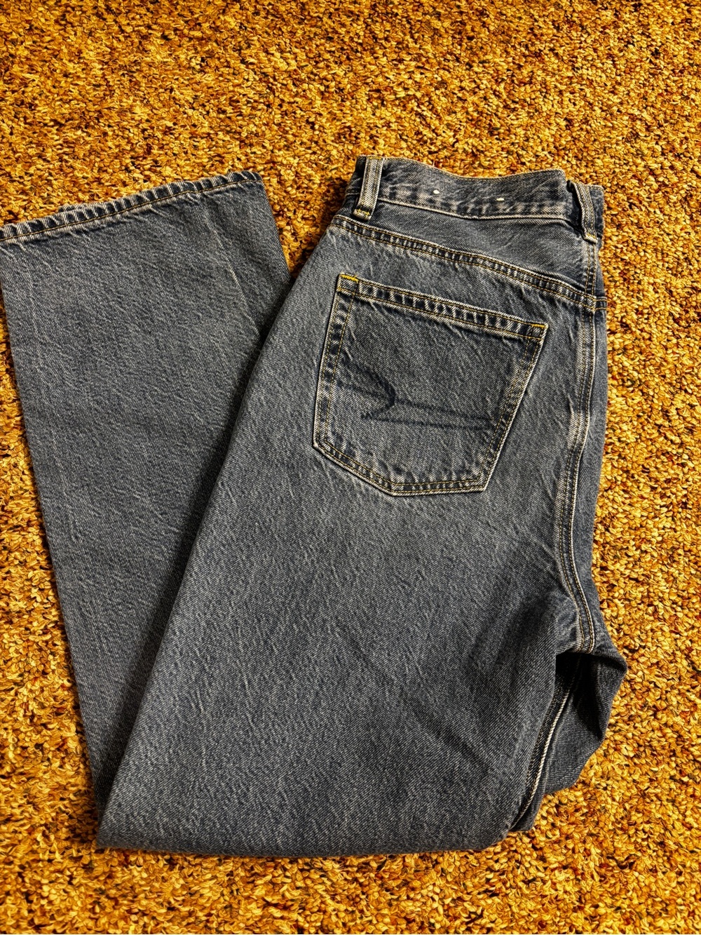 ⬇️ AE size 2 short “mom jeans”